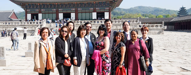 Regional Magazine Editors team at Seoul.