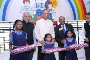 RID Manoj Desai, RI President Ravindran and DG Sudhir Mangla honouring the drawing competition winners at Sriniwaspuri school in Delhi.