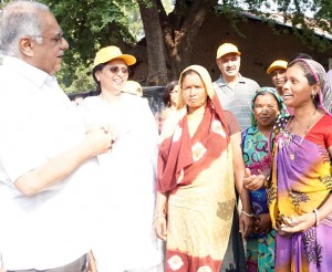 RID Desai and spouse Sharmishtha   interact with the tribal villagers.