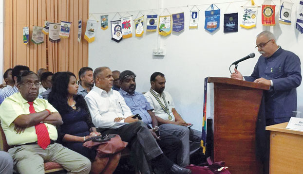 Rtn Chandrakant Chaudhari addressing the Rotarians at Sri Lanka.
