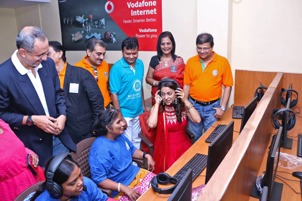 Juhi Chawla inaugurates the call centre.