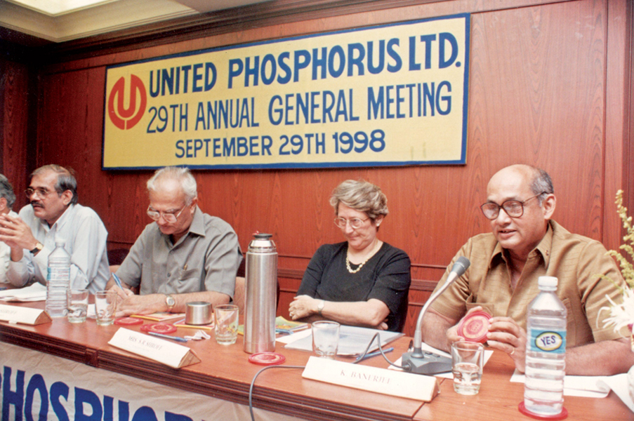 At a Board meet of United Phosphorus Ltd. with Chairman Rajju Shroff (on her right) and PRIP Kalyan Banerjee (right).