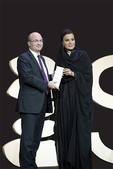 Mike Feerick receiving the 2014 WISE award from Qatar Foundation Chair Sheikha Moza bint Nasser​.