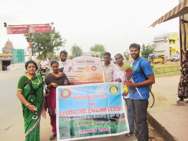 Roshan (extreme right) promoting Rotary India Literacy Mission’s T-E-A-C-H programme.