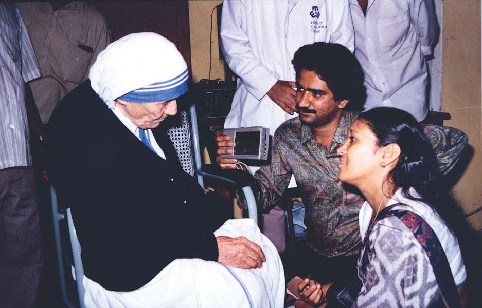 Saint Teresa with Rotary News Editor Rasheeda Bhagat and Suresh Nambath, National Editor, The Hindu.