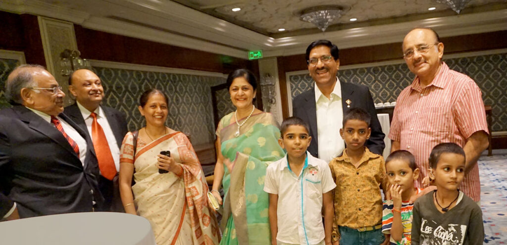 From left: Past President of RC Delhi Riverside Satish Gupta, President G P Agarwal, Principal of RISC Kavitha Tripathi, Ruchika Jain, DG Sharat Jain and Dr Hans with the children.