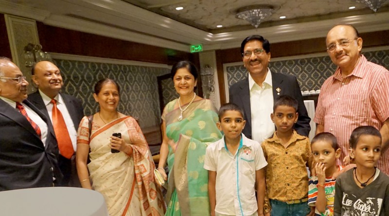From left: Past President of RC Delhi Riverside Satish Gupta, President G P Agarwal, Principal of RISC Kavitha Tripathi, Ruchika Jain, DG Sharat Jain and Dr Hans with the children.