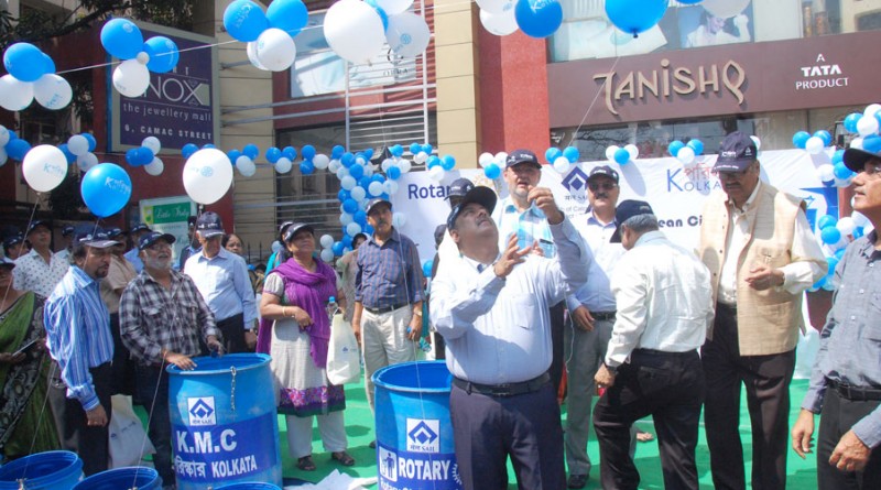 PRID Shekhar Mehta releasing baloons at the launch ceremony.