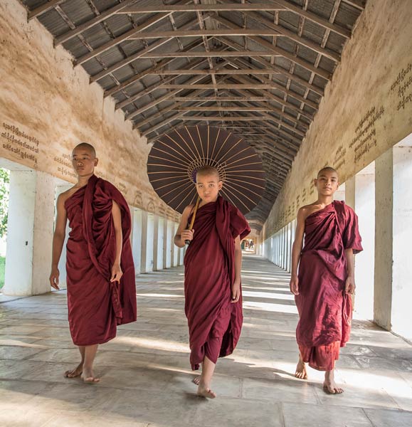 Buddhist-monks-(3)