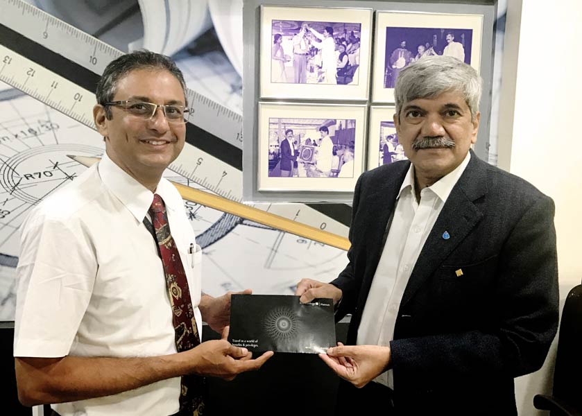 Jet Airways Area Manager Yezdi Marker (left) and RGR Ambassador Vinay Kulkarni after signing the MoU.