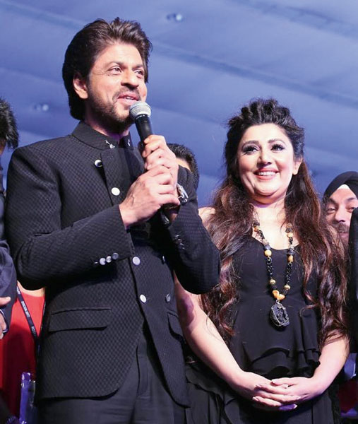 Shahrukh Khan with designer Archana Kochhar.