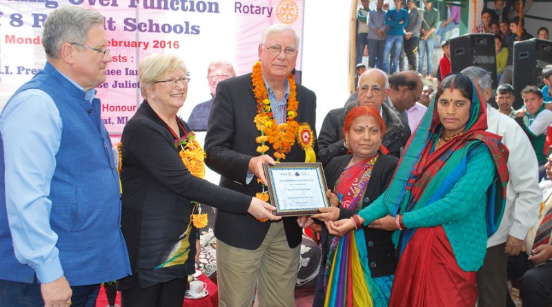 Ian Riseley, then RIPN, and Juliet hand over a school to the School Management Committee in the presence of then DG David Hilton and PDG Prem Bhalla.