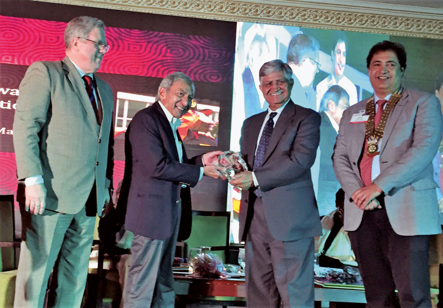 General V P Malik presents the Shreyas Award to columnist Jug Suraiya, in the presence of DG Raman Aneja (right) and IPDG David Hilton.