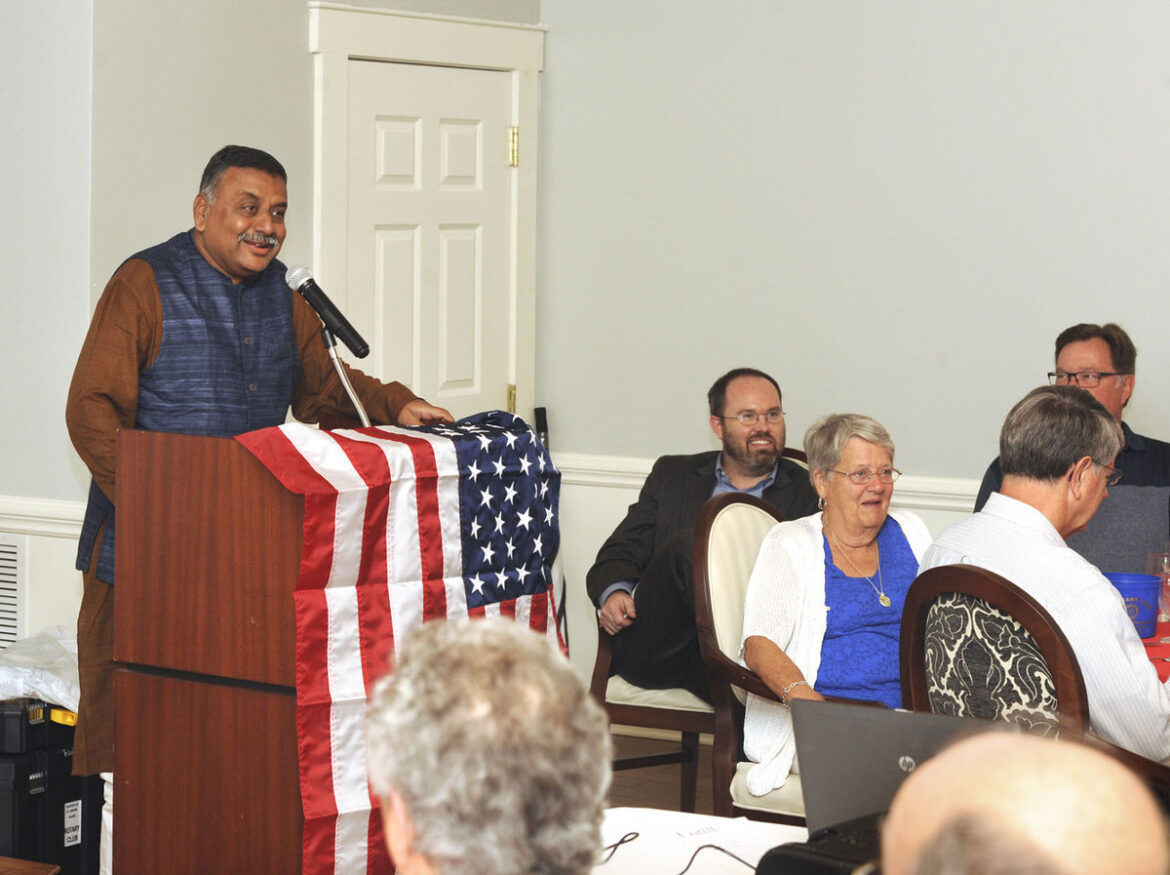 St Simons Rotary donates to India projects