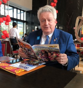  After addressing the PETS and SETS conference of RI District 3250 in Kolkata, RI President Elect Mark Maloney took some time off to glance through two issues of Rotary News.