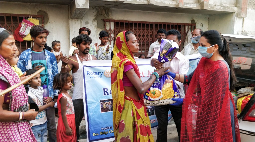 Club members distribute ration kits to the less privileged as part of their Project Annapoorna.