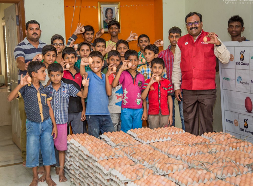 Hari Kishan Valmiki (extreme R), member of RC Secunderabad, with children at the Valmiki Foundation.