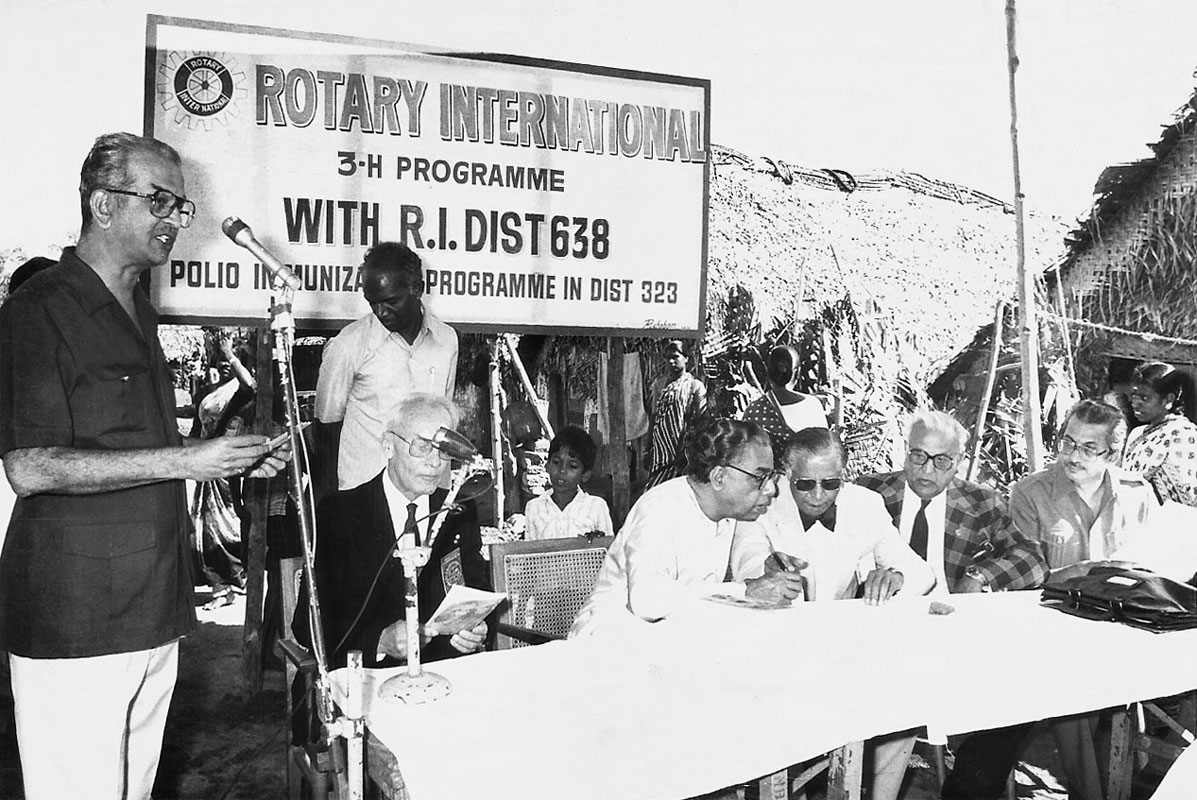 Kris Chitale, member of RC Madras, addressing a Rotary meet; the then Tamil Nadu Health Minister Dr H V Hande is seated second from left. 