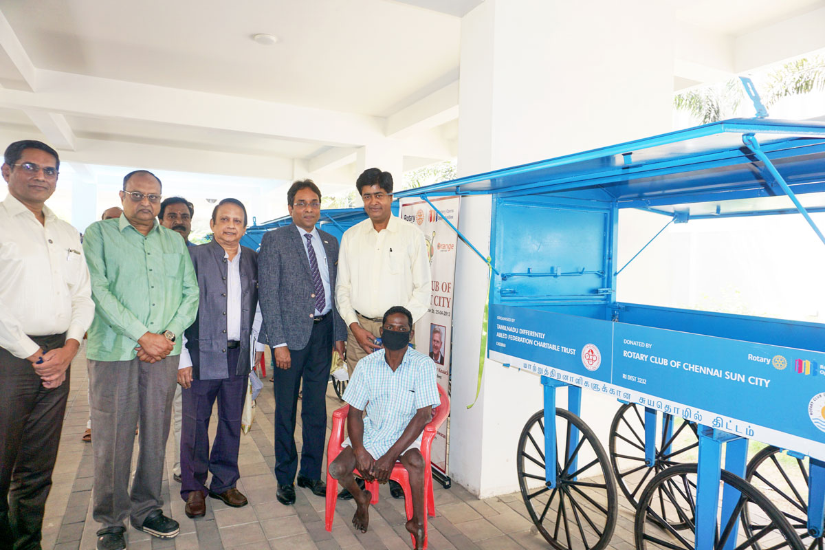 From R: RIDE A S Venkatesh; DG S Muthupalaniappan; S N Balasubramaniam, district chairman, Community and Economic Development; Dr R Sriram, district director, Community Development and Health; and DRFC M Ambalavanan with a beneficiary.