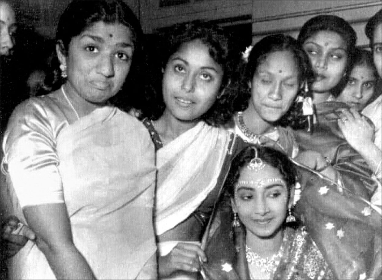 Geeta with Lata Mangeshkar and Smriti Biswas at her wedding.