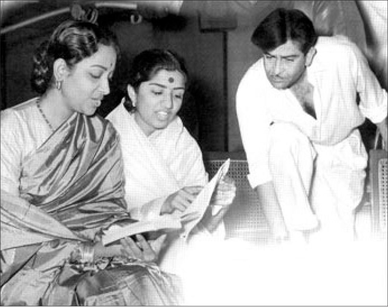 Geeta with Lata Mangeshkar and Raj Kapoor.