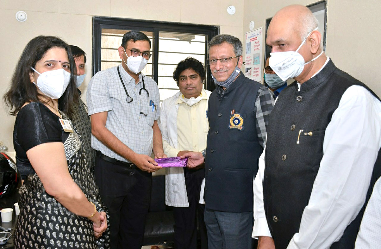 DG Shabbir Shakir (second from right) felicitating Dr Pankaj Gajare, head of paediatric department at the Civil Hospital, Nashik. RC Nasik president ­Mugdha Lele is on the extreme left.