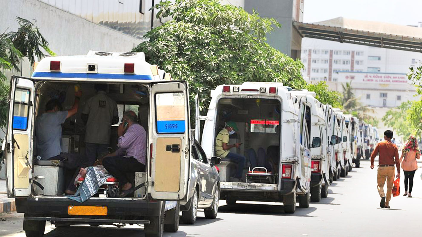 A line up of Covid patients in ambulances waiting to be hospitalised.