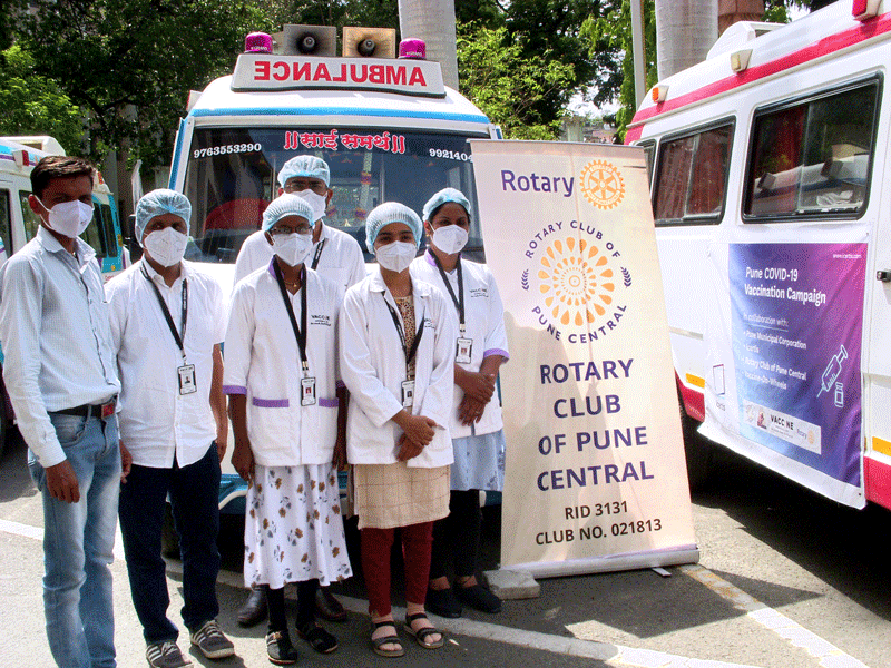 Volunteers and nurses at the mobile clinic run by RC Pune Central.