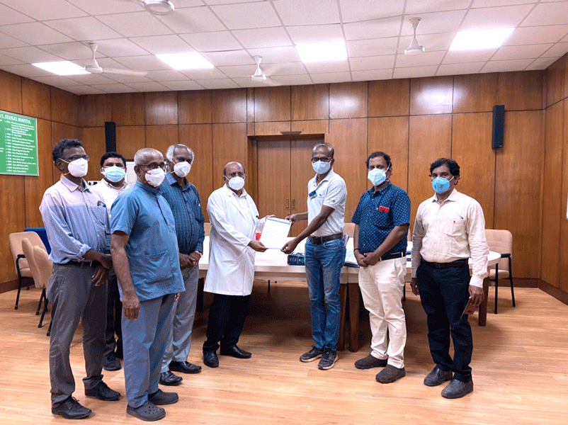 RC Madras Chennapatna president-elect Senthan Amuthan handing over medical accessories to P Balaji, Dean, Stanley Medical College Hospital, Chennai.