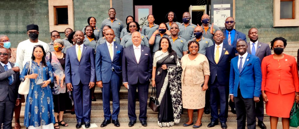 RI President Mehta and Rashi with the government’s chief whip Thomas Tayebwa (fourth from L), DG John Magezi Ndamira (fifth from L) and Rotarians in front of the Parliament of Uganda. 