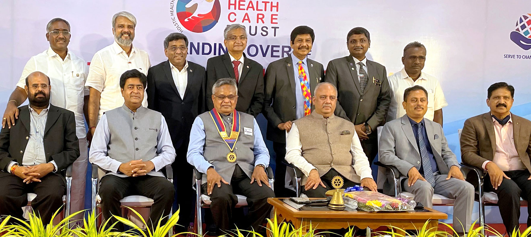 Seated (from L): Rotary Health Care Trust President S Senguttuvan, RID Venkatesh, DG Shanmugasundaram, RI President Mehta, RID Kotbagi and PDG Kishore Kumar Cherukkumali. Standing (from L): V Rajamanickam, the Trust’s vice-president; PDG Sivashankaran (mentor); V Mohanraj (treasurer); G. Shanmugam (founder trustee); PDG Dr Sagadhevan (founder chairman); K K Vijayachandhran (joint secretary) and M K Sivakumar (founder trustee). 