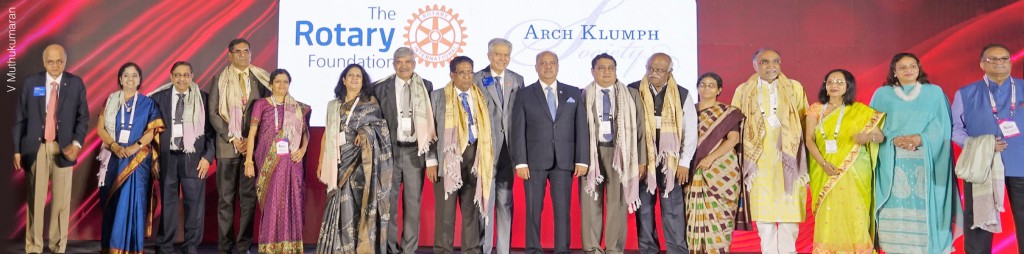 RI President Mehta, Trustees Vahanvaty and Memon with the AKS members.