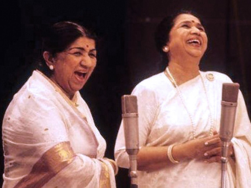 Lata and her sister Asha Bhosle.