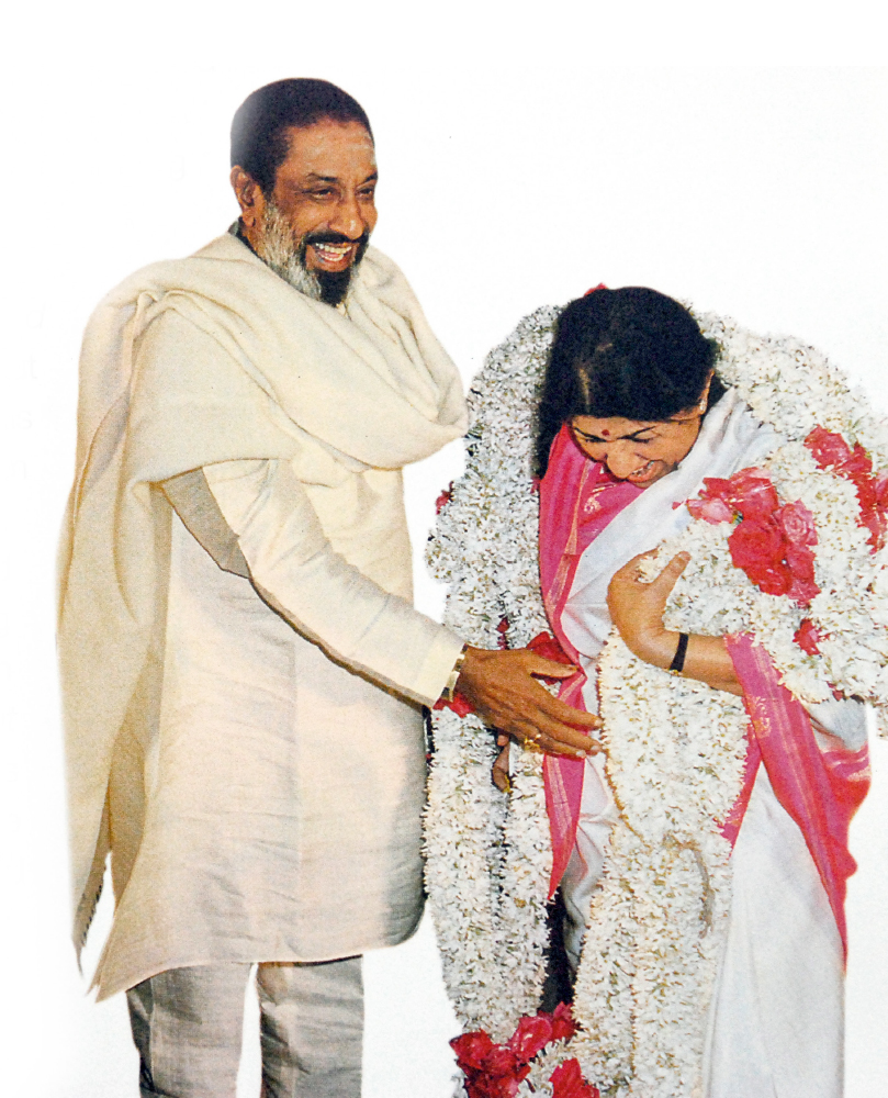 Lata being felicitated by Tamil film icon Sivaji Ganesan whom she used to call ‘anna’ (brother).