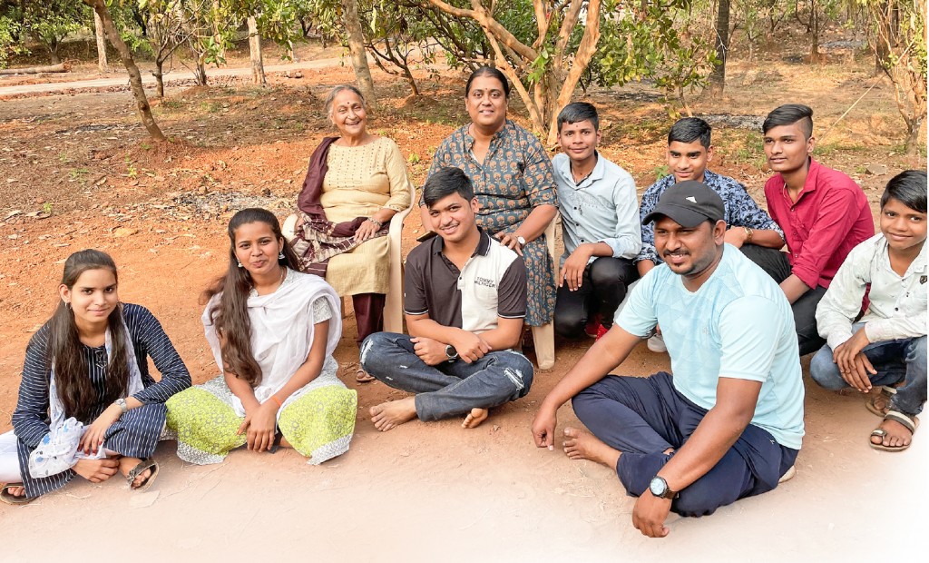 Renutai, Indirani, Malhari with other children.