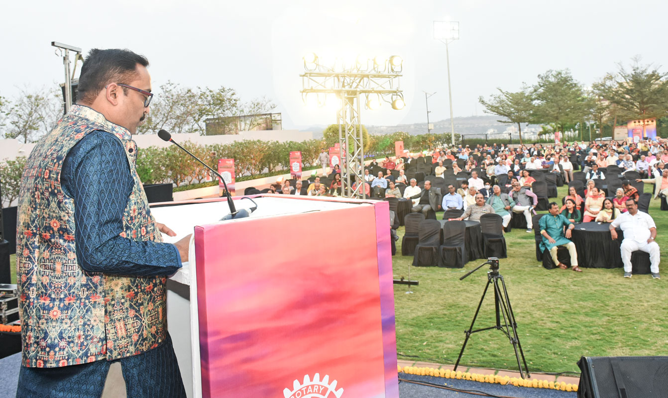 DG Pankaj Shah addressing the Rotarians.