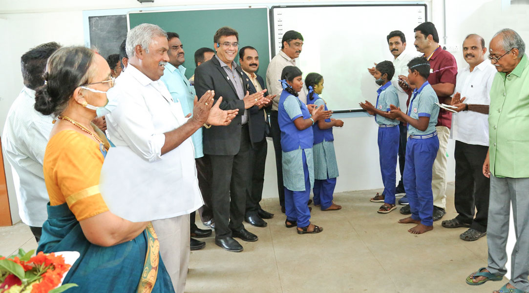 A smart classroom being inaugurated by DG K Sundharalingam (third from L) in the presence of PDG K S Venkatesan (second from L), project chair S Balaji, club president Anbalagan (third from R) and club contact N P Ramaswamy (R).