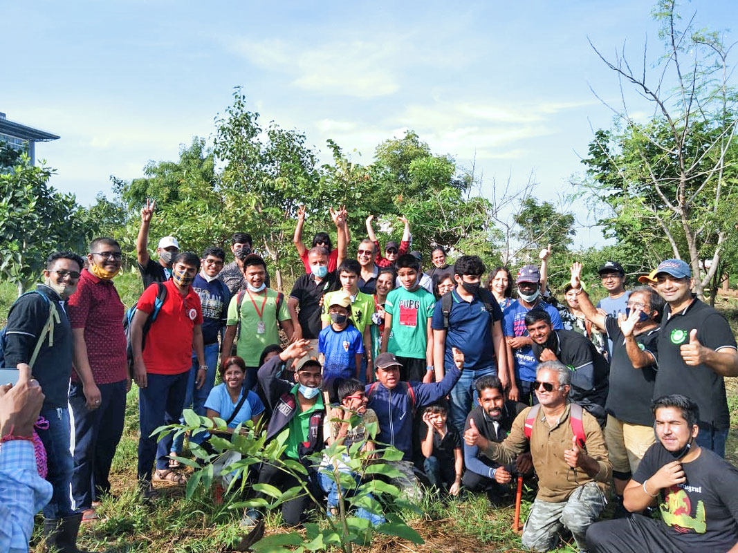 Interactors of Sundarji’s Stars, along with members of RC Poona Downtown, planting saplings at the Anandavan forest. 