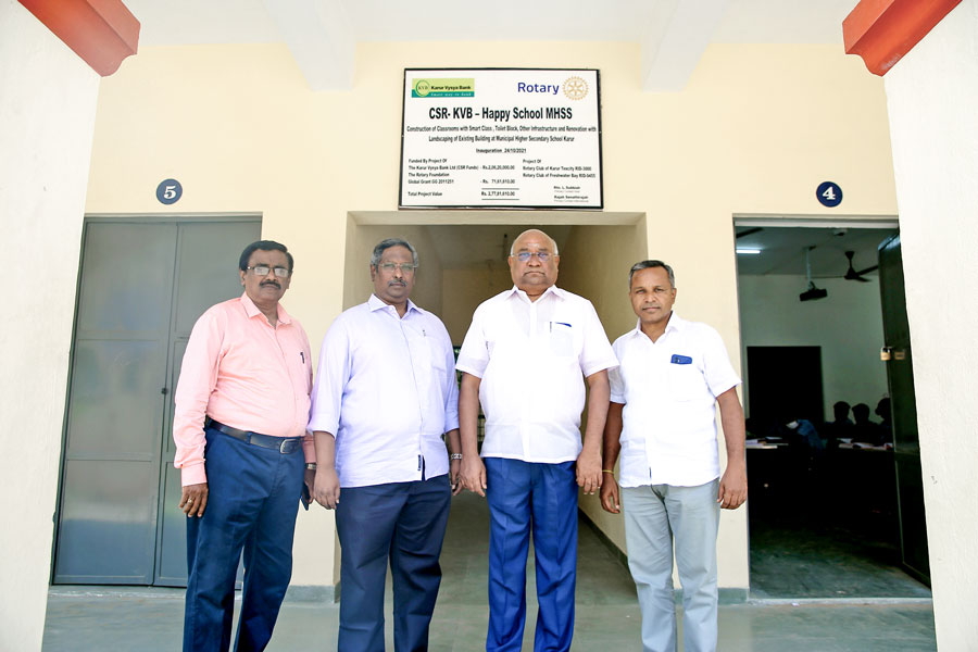 PRID C Basker (second from R) with (from L) past presidents L John, A J Suriyanarayana and club president P Prabhakaran.