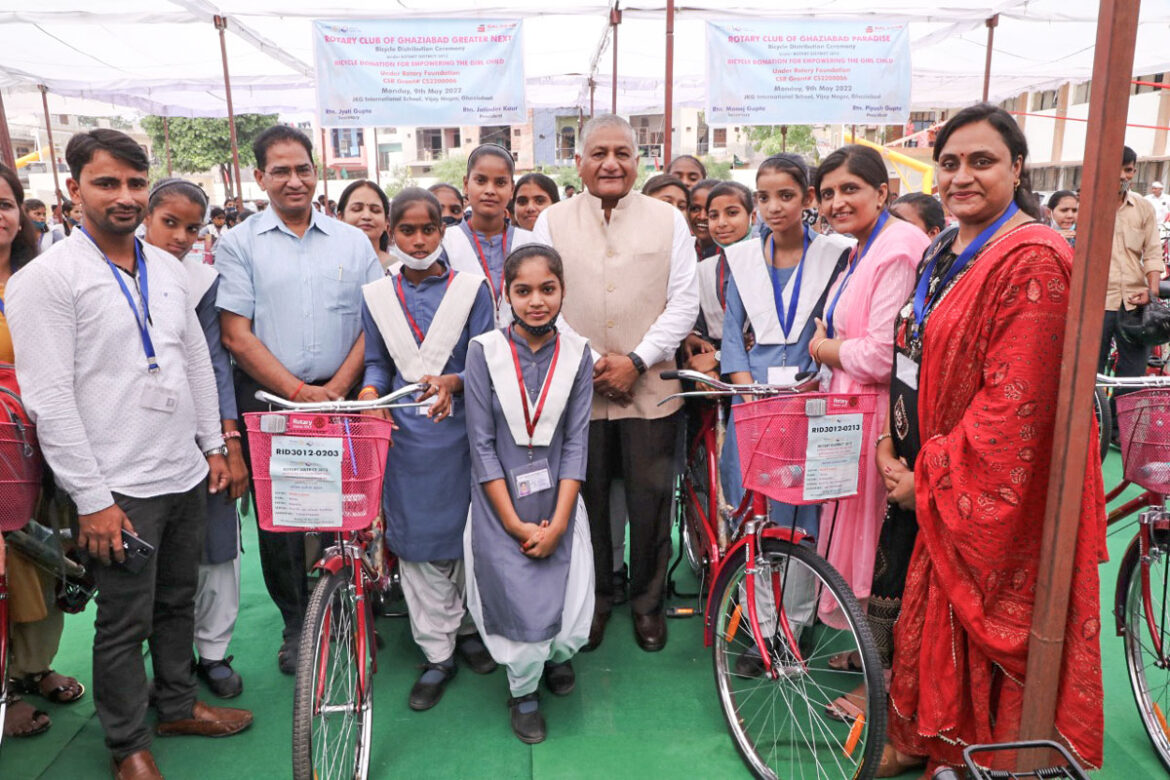 RID 3012 gifts bicycles to girl students