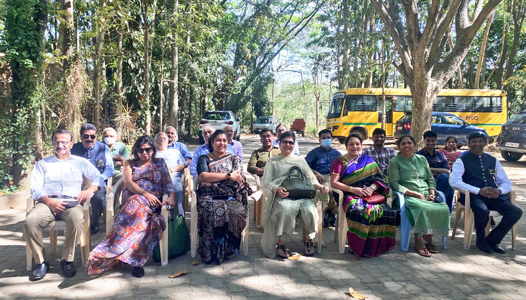 RID 3190 IPDG Fazal Mahmood (second row, left), along with RC Bangalore Midtown members including club president (2021–22) Srikanth Bhagavat (extreme right, front) and secretary Namrataa Bhatia (2nd from L, front) at Shivanahalli.
