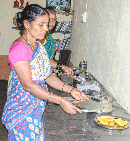 Women from the Shri Brahmani SHG preparing meals for their guests.