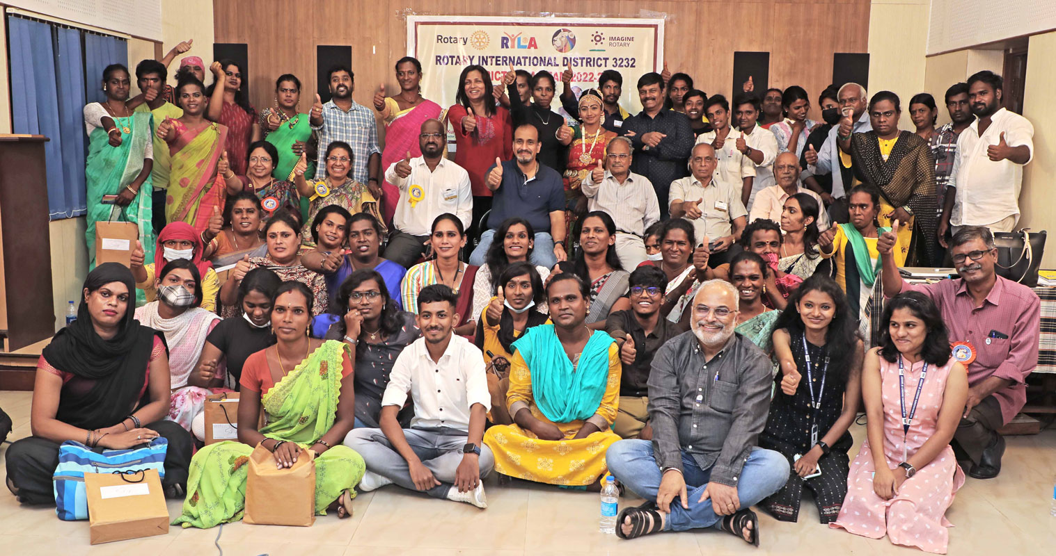 DG N Nandakumar and PDG G Chandramohan with Rotarians and RYLA participants.