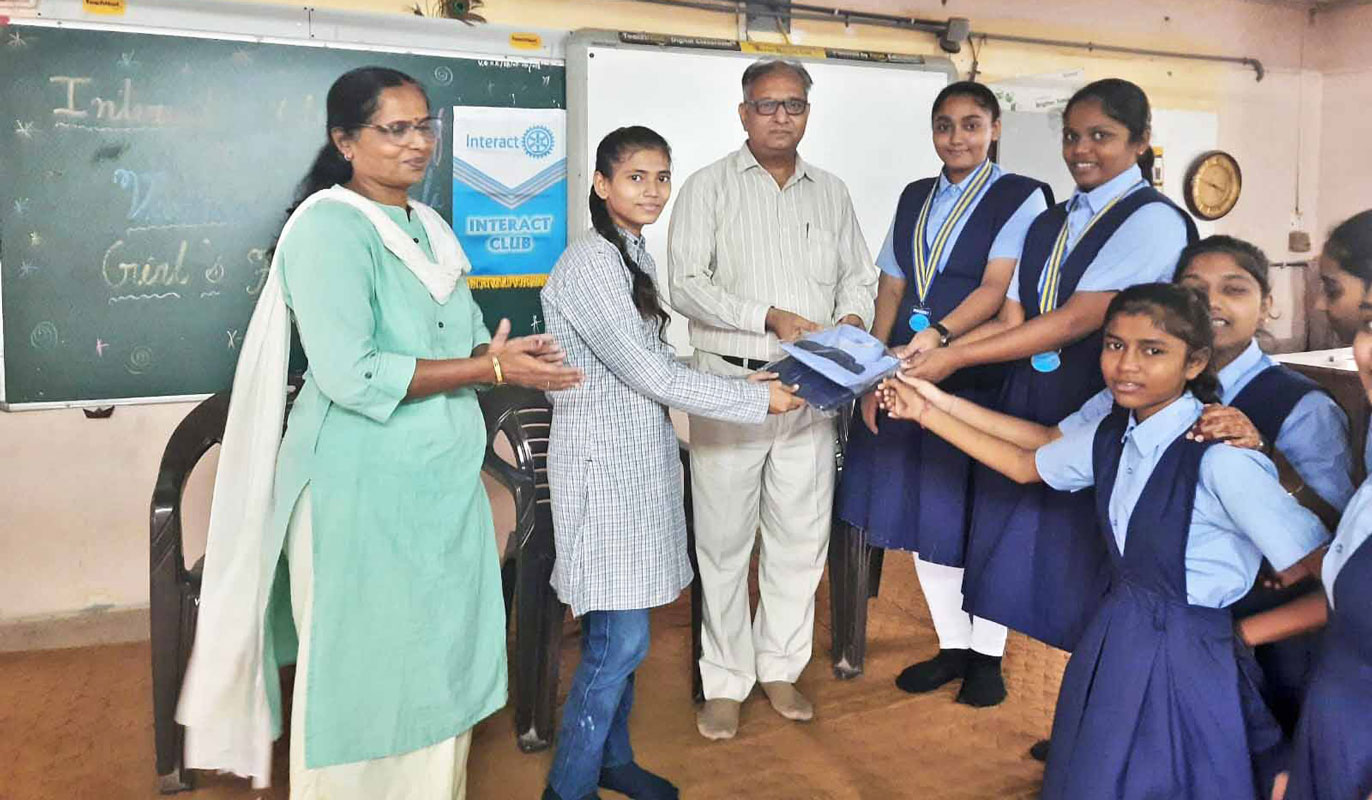 A uniform being gifted to a child under Project Khushi of Interact Club of Vishwabharati Girls High School in the presence of the school principal Gaurangi M Soyantar and trustee Ashish Shukla.
