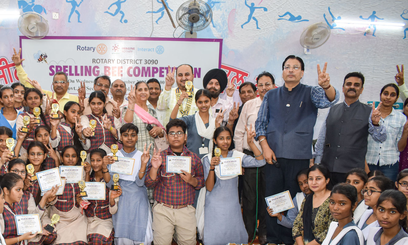 Above: DG Gulbahar Singh Retole, DGE Ghanshyam Kansal and District Interact Committee chair Manik Raj Singla with Interactors after the Rotary Spell Bee competition.