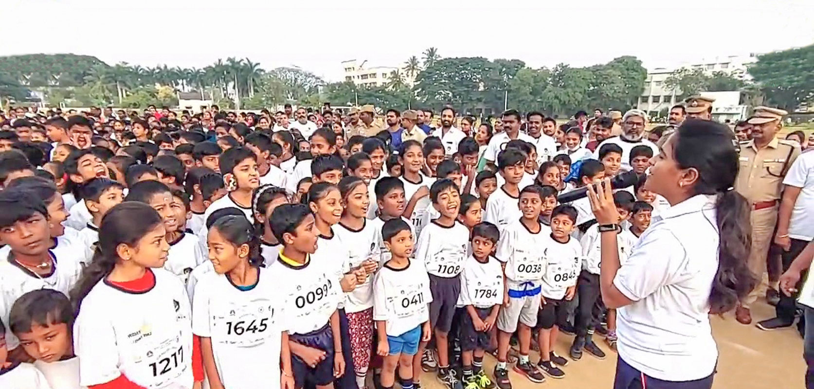 Young participants all set to run the marathon. 