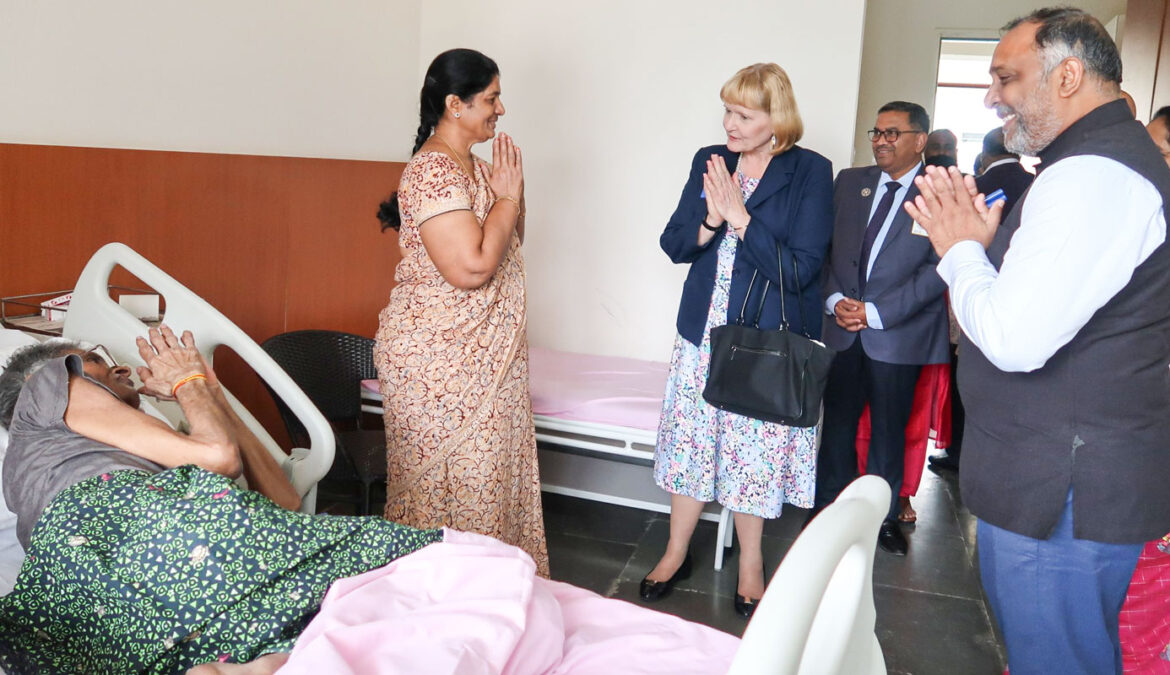 RIPN Stephanie Urchick visits Rotary hospice