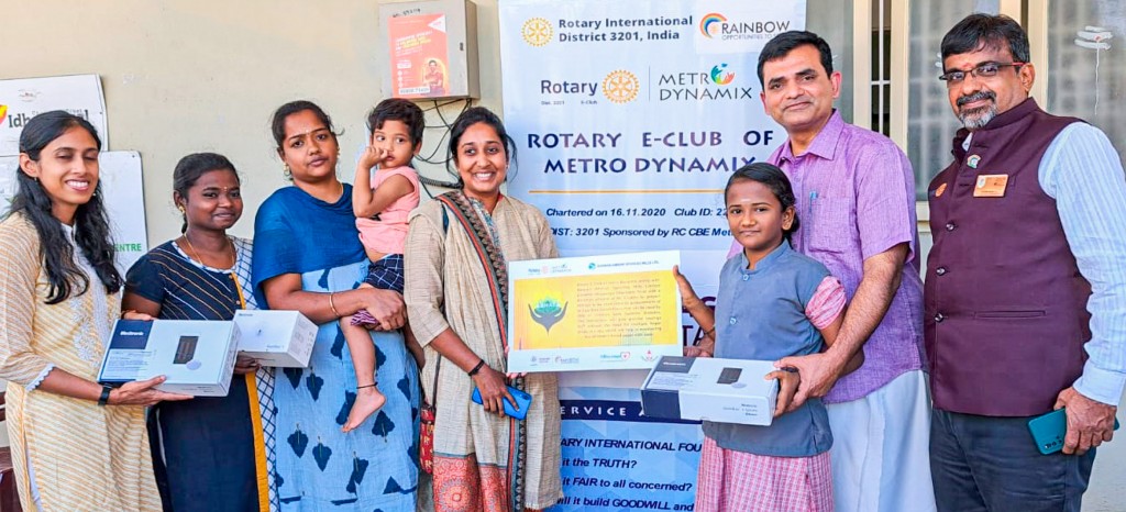 Dr Swaminathan, along with AG Sashi Kumar, project director Reshma Ramesh and Rotary E-club Metro Dynamix secretary Ishita Bhansali, with the CGM devices to help children with juvenile diabetes.