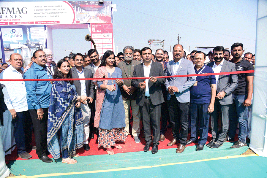Mercedes Benz India head Vyankatesh Kulkarni inaugurates Rotary Jalna Expo in the presence of DG Rukmesh Jakhotiya.