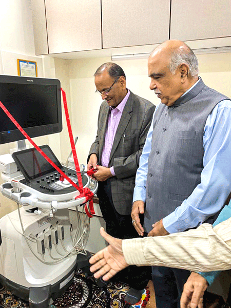 MD of IPCA Laboratories A K Jain inaugurates the ­sonography machine as IPDG Rajendra Agarwal looks on.